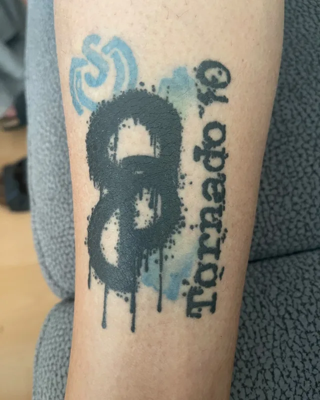 Tätowierung mit einer 10, dem MSV-Logo und dem Schriftzug Tornado